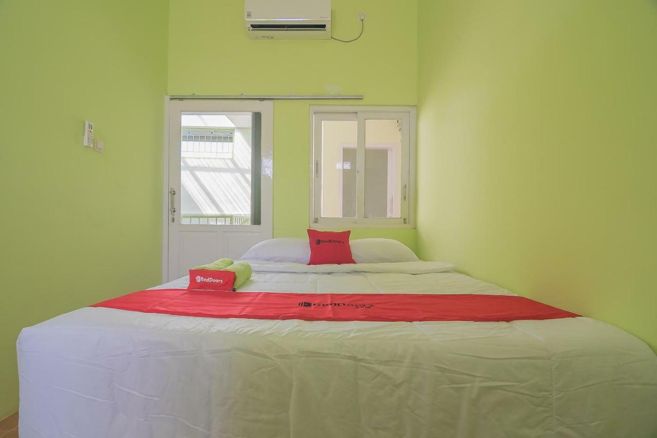 Reddoorz Syariah Near Museum Wisma Karya Subang Exterior foto